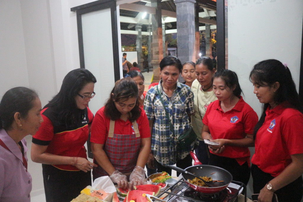 Inovasi Kader DASHAT Desa Dalung, Mengolah Hasil Ketahanan Pangan Menjadi Makanan Sehat dan Bergizi